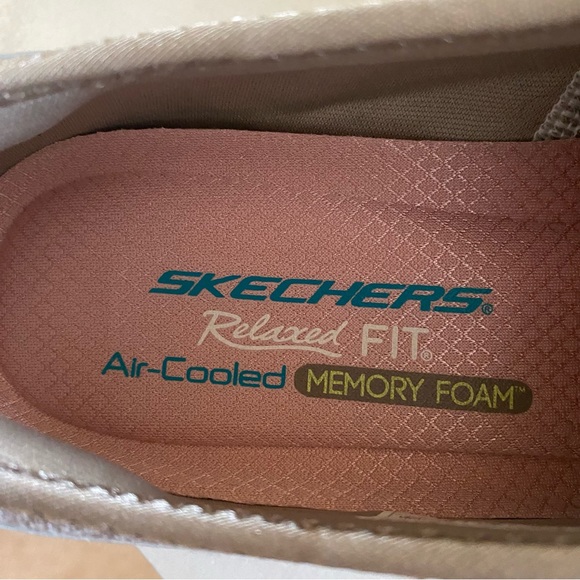 NWT - Women’s Skechers Relaxed Fit - Garden Joy - Picture 6 of 9